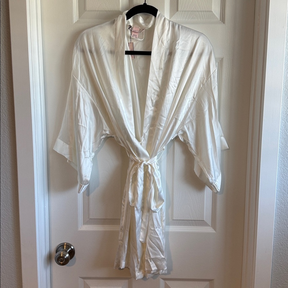 New with Tags! Victoria's Secret White Satin Robe